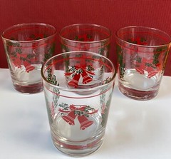 Vtg 80’s Christmas Libbey Cocktail Glass SET OF 4 Tumbler Green Wreath Red Bells