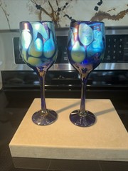 Stunning Pair Of Gavin Heath «Cobalt Iridescent» Art Glass Goblets signed ’91