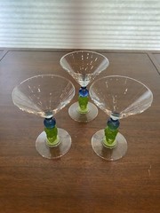 STUNNING SET(3) RICHARD JOLLEY 1996 Bombay Sapphire/Green Martini Glasses 6.5″H