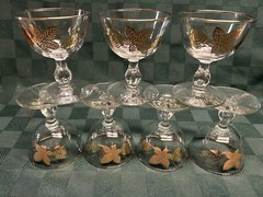 Libbey Vintage 7pc Beautiful Golden Foliage Pedestal 6oz. Glasses. 4 1/2” Tall.