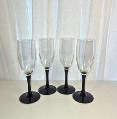 Vintage Luminarc Black Stemmed Champagne Flutes Set of 4, 6oz Capacity, 7 3/4″ t