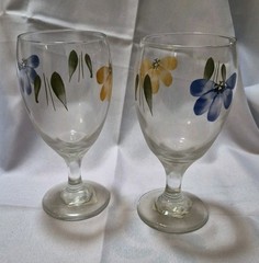 Vintage Set of 2 Maxam Hand Painted Floral Clear Glass Goblets Daisy