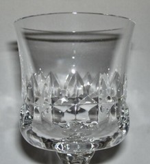 KOSTA BODA ~ Solid Fine Crystal 6.25″ Stemmed RED WINE GLASS (Prince) ~ Sweden