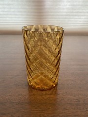 BEAUTIFUL VINTAGE Honey Amber Dragon Scale/Quilted Pattern Tumbler 5″H