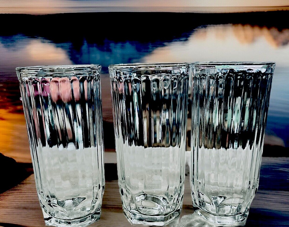 VTG. Crisa Vertical Ribbed Body Hexagon Bottom Tumbler Clear Glass Set of 3