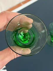 VINTAGE SET 7 GREEN GLASS CORDIALS GLASSES BALL STEMS MAKER PATTERN UNK