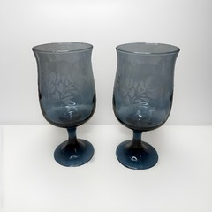 2 Vintage Pfaltzgraff Yorktowne Etched 10 Oz Smoke Blue Wine Glasses