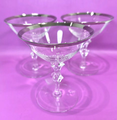 Vintage MCM Elegant Champaign Glasses Pressed Leaf Stem Platinum Band Set of 3