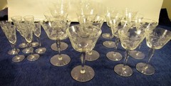 VTG LOT OF 24 ETCHED FLORAL PANELED CRYSTAL STEMWARE COGNAC CORDIAL (EZS002384)