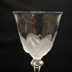 JG DURAND Cristal D’Arque Florence Frosted Raised Petals SHERRY 5-7/8″ SINGLE