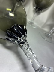 Set Of 4 Beautiful Sasaki Coronation Smokey Wine Glasses Clear Twisted Stem 10oz