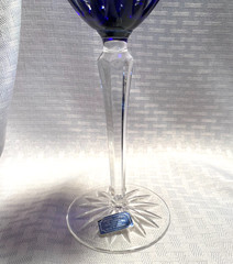 AJKA/GODINGER CADESSIA WINE GLASS COBALT BLUE CUT TO CLEAR CRYSTAL BOHEMIAN TAG