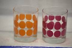 2 MID CENTURY MODERN ORANGE & PINK POKA DOT BRANDY GLASSES 3 1/2″ TALL