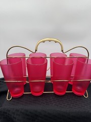 Vintage Drinkwear Caddy With 8 Red Plastic Glasses