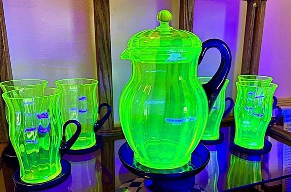 Vintage (14) Piece Fenton Optic Ribbed Uranium Glass Lemonade Set w/ Underplates
