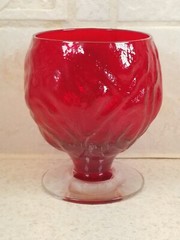 Vintage Seneca Driftwood Red Footed Roly Poly Glass Textured Design 4″ Excellent