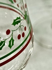 Set of 8 ) Vtg Libbey Holly Berry Gold Rim Christmas Goblet Bow Tie Stem Glasses