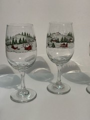 Libbey WINTER VILLAGE Se of 4 Glass WINE GOBLETS Snow Winter Holiday Scene 7.75″