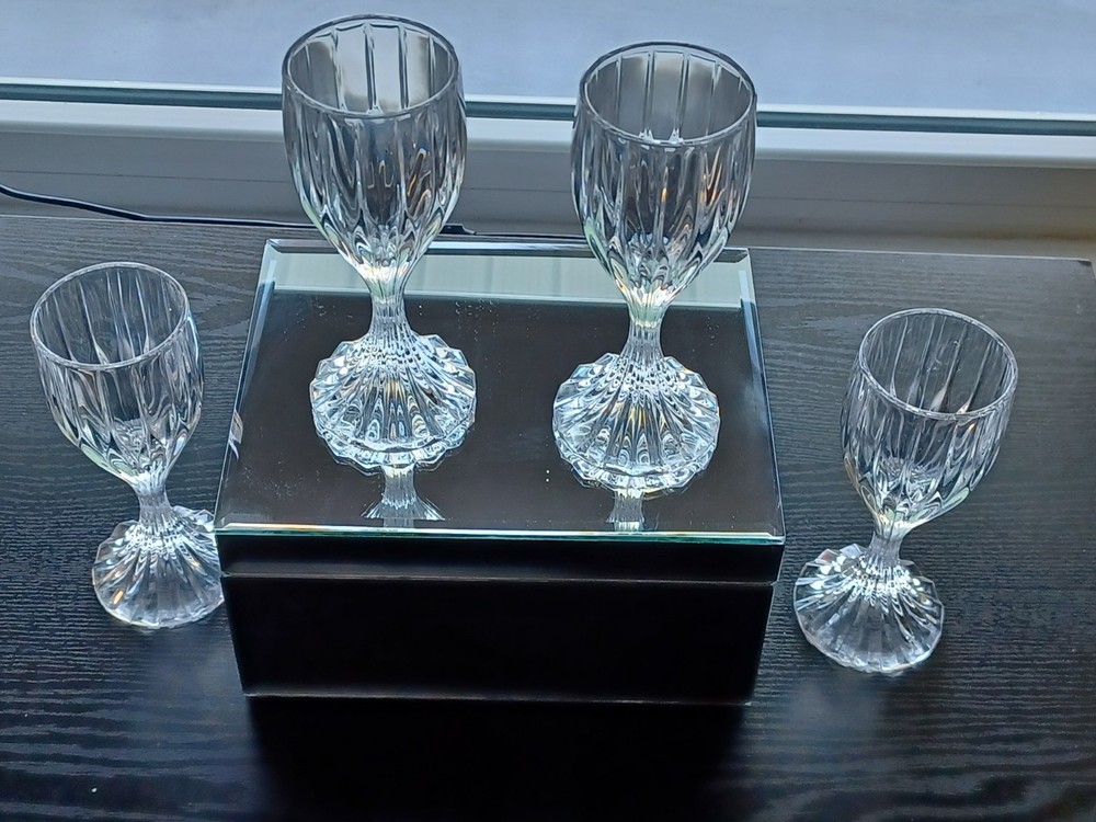 Set of (4) Mikasa Crystal 5″ Liquor/Cordial Glasses Park Lane Collection.