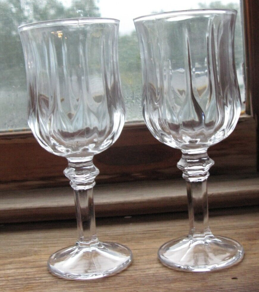 2 Wine Goblets 6 sided Straight Faceted Stem Cut Verticals 7-1/4″ x 2-7/8′ of8