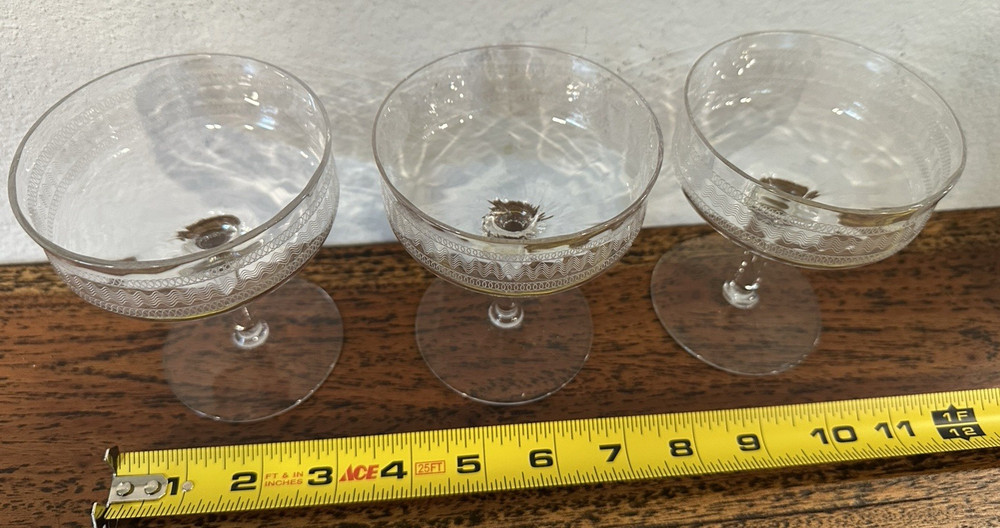 Vintage Delicate Stemmed Coupe Champagne Pedestal Glasses – Set of 3