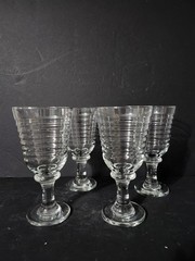 Set Of 8 Oz Sirus Beehive Pedestal Glasses