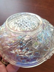 Pretty White US Glass Carnival Glass Palm Beach Berry Bowl Gooseberry Interior