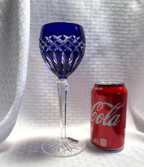 AJKA/GODINGER CADESSIA WINE GLASS COBALT BLUE CUT TO CLEAR CRYSTAL BOHEMIAN TAG
