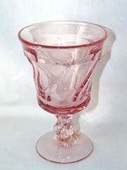 Vintage FOSTORIA Pink JAMESTOWN Pattern 5-7/8″ Footed Glass Water Goblet, Label