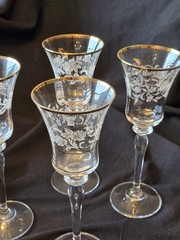 Mikasa Antique Lace Wine Glass Middle Floral Pattern 8 5/8″Gold Rim (4)