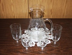 PRINCESS HOUSE HERITAGE HAND-BLOWN BEVERAGE SERVER) WITH 4 ICETEA /WATE GOBLETS
