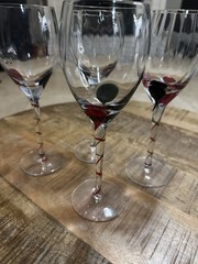 Pier 1 One Red & Green Drop Swirl Stem 9″ Wine Glasses Goblets Set of 4 EUC