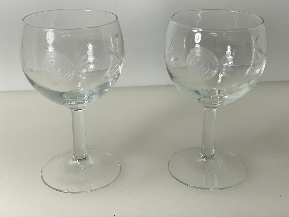Set of 2 Vintage Wine Glasses Etched in Roses Clear Glass