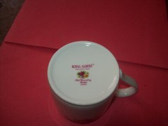 ROYAL ALBERT PORCELAIN COFFEE-TEA CUP OLD BOUNTRY ROSES ENGLAND