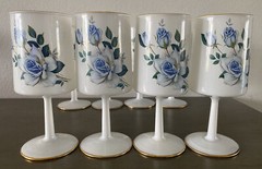 White Frosted Glasses With Stem and Gold Trim Floral Design Vintage 6 3/4″