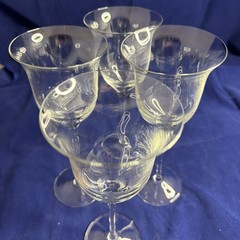 Crystal, Tulip-Shaped Wine Glasses. Clear, 9” Tall & 3” Rim. Elegant Set Of 4!