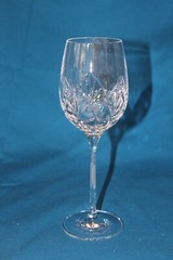 Williams Sonoma Fiore Crystal Wine Glass 8 3/4” tall 2 5/8” across 8 oz.