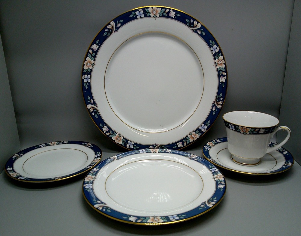 Noritake Prescott 3880 18-piece Set for FOUR