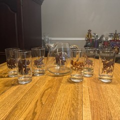 Vtg Barware Africa Wild Game Pictured Pitcher With Set Of 6 Drinking Glasses