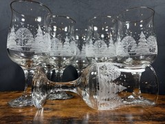 8 Lynn’s Christmas Pines Tulip Wine Glasses Gold Trim 7″ Snowy Trees 2 3/4″ Rim