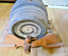 VTG Set Stoneware Ceramic Whiskey Barrel/Keg Wooden Spigot, 6 Glasses 1970’s