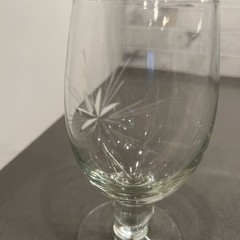 Set of 4 Glass goblets. Beautiful classic design. Etched Starburst