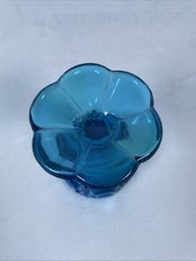 Kanawha BULLSEYE AND DAISY Blue Glass Goblet 6.25″ H x 3″ W – Excellent