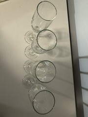 A Set Of 4 Champagne Glasses 9 Inches Tall