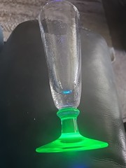 1 Glow GREEN Base Uranium Handblown 8.5″ X 3″ Pilsner Crackle Glass. NO chips