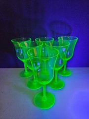 TIFFIN (?) VINTAGE GREEN URANIUM GLASS 16 PANELS GOBLET 6 7/8″H 3-3/8″ W