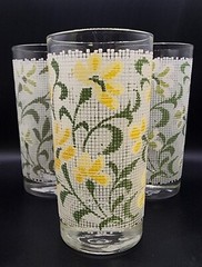 VTG Green / Yellow Drinking Glasses Needlepoint/Cross Stitch Tumbler (Pasinski?)
