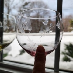 2 LENOX Butterfly Meadow Etched Balloon Wine Glasses Pink Yellow