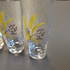 4 Vintage Tall Glasses With Gold Rim And Wheat Decal. 6 3/4″ Tall