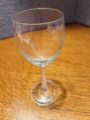 Crystal D’Arques Durand Clear Wine Glasses 7.5″ Twisted Stem Set Of 4 Angelique